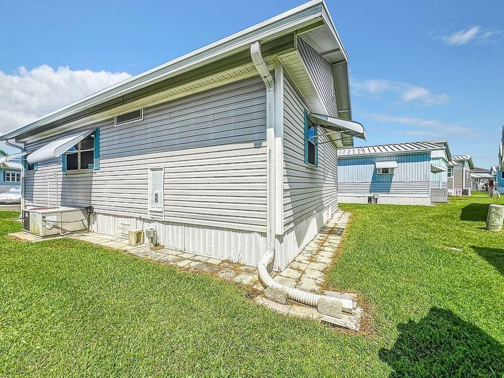 Image 40 of property listing at 3333 26TH AVENUE E 1099, Bradenton, FL 34208