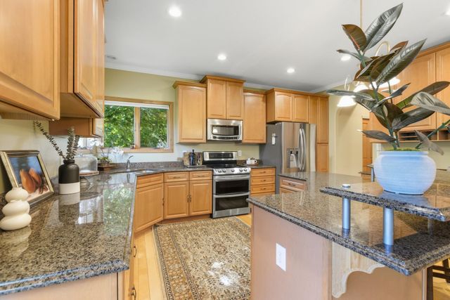 301 Plymouth Road, Minnetonka, MN 55305