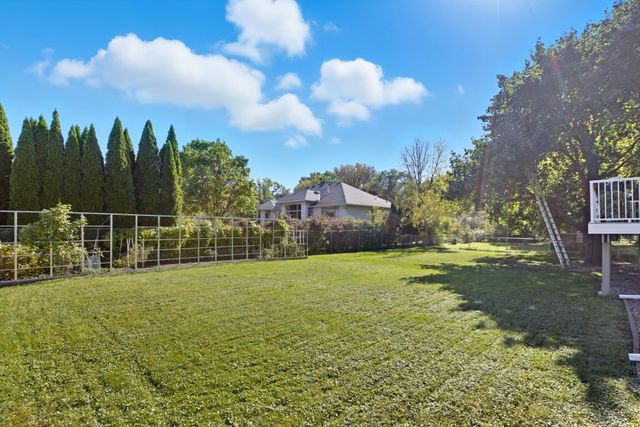 301 Plymouth Road, Minnetonka, MN 55305