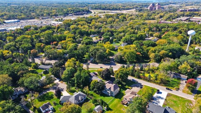 301 Plymouth Road, Minnetonka, MN 55305