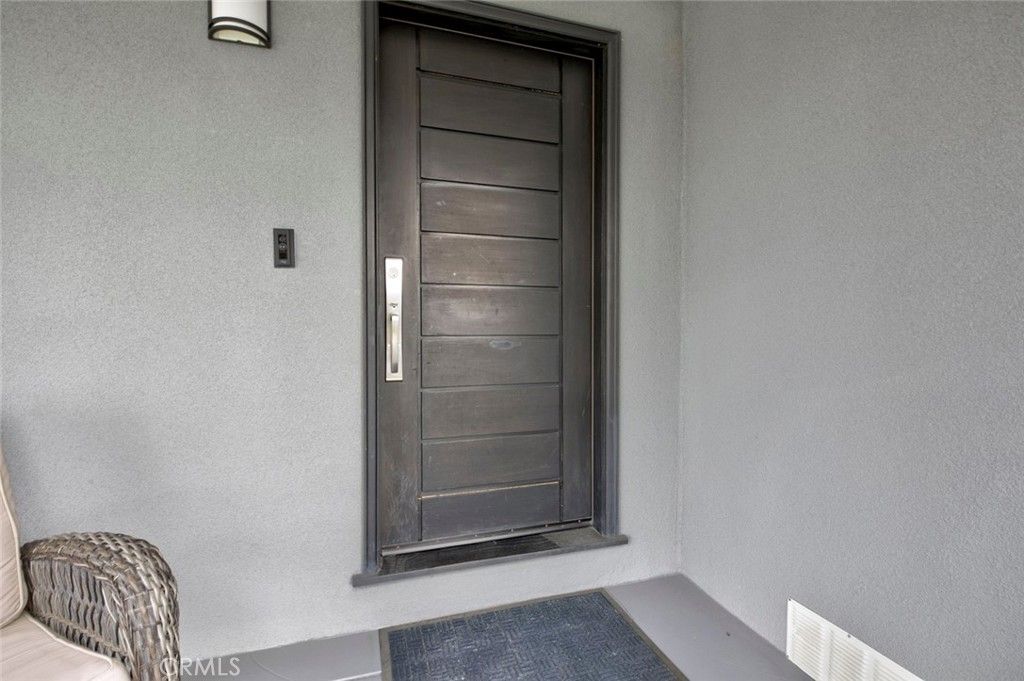 Image 5 of property listing at 6911 Valmont Street, Tujunga, CA 91042
