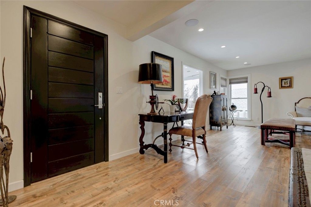 Image 7 of property listing at 6911 Valmont Street, Tujunga, CA 91042