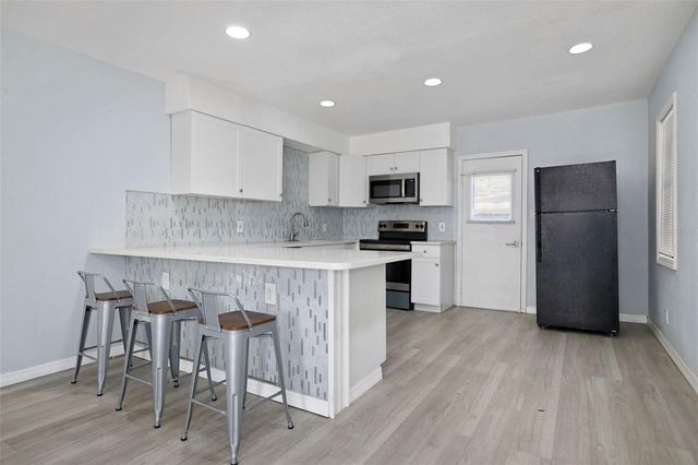 524 6TH AVENUE NE, Largo, FL 33770