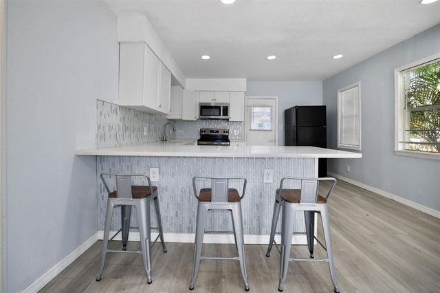 524 6TH AVENUE NE, Largo, FL 33770