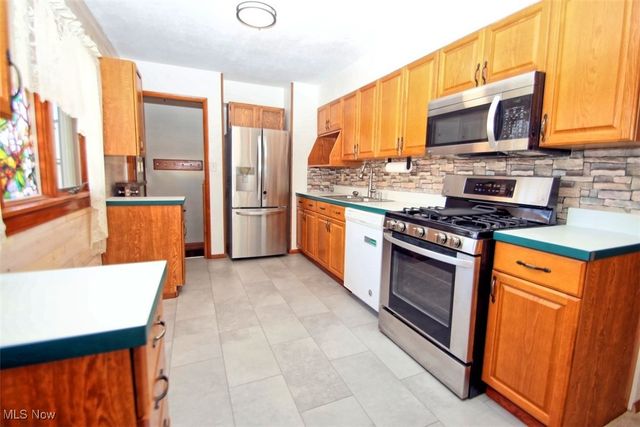 615 West Drive, Brunswick, OH 44212