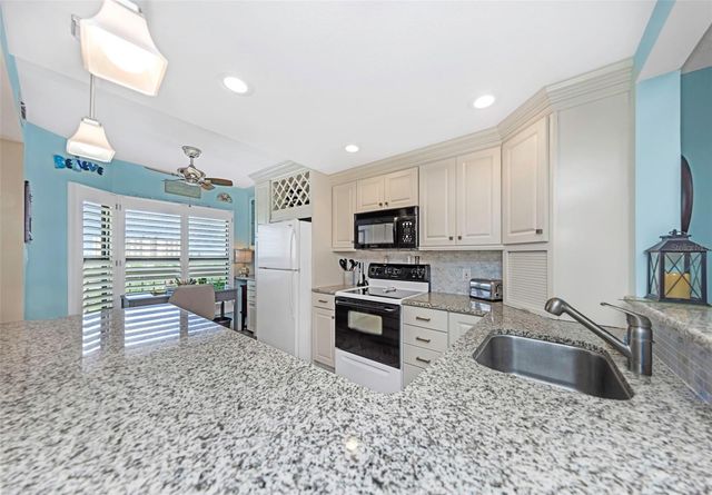 1324 PASADENA AVENUE S 607, South Pasadena, FL 33707