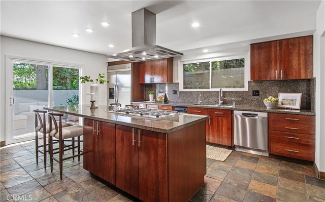 905 N Hillside, Long Beach, CA 90815