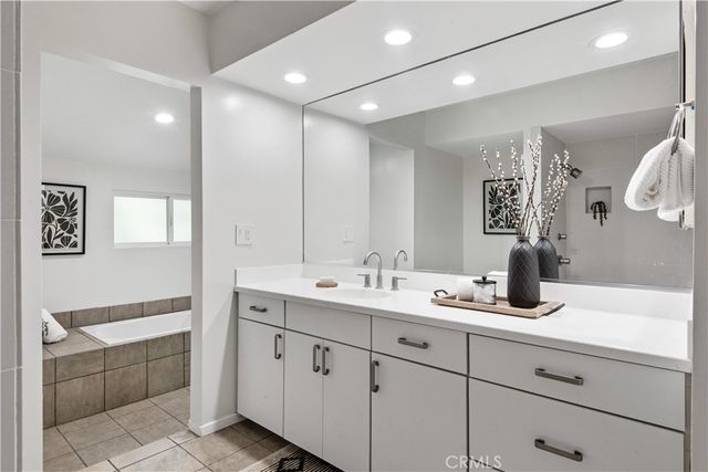 905 N Hillside, Long Beach, CA 90815