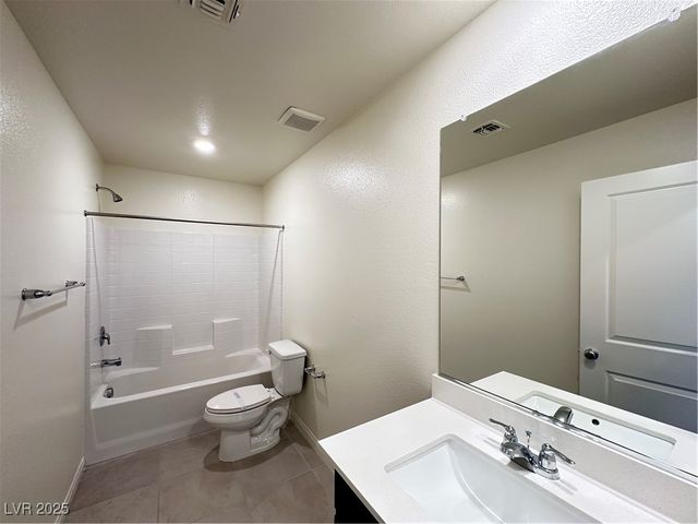 8611 Vermont Vista Street, Las Vegas, NV 89113