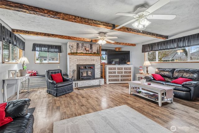 441 4th Avenue SW, Castle Rock, WA 98611