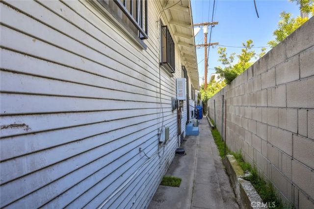 2867 Edgehill Drive, Los Angeles, CA 90018