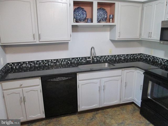 165 VALLEY GREENE, Wyomissing, PA 19610