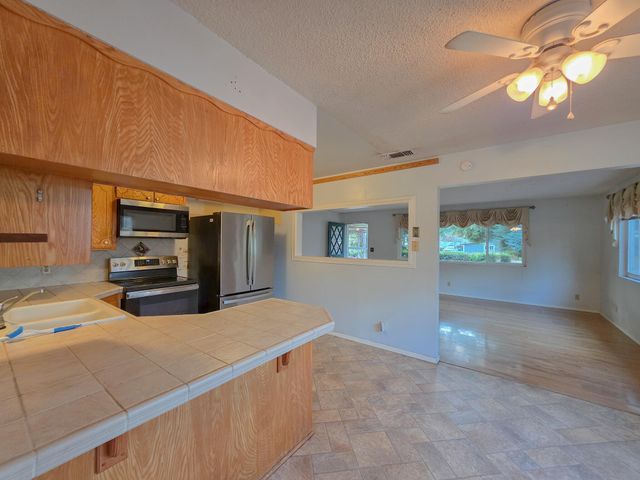 512 Pine Street, Rogue River, OR 97537