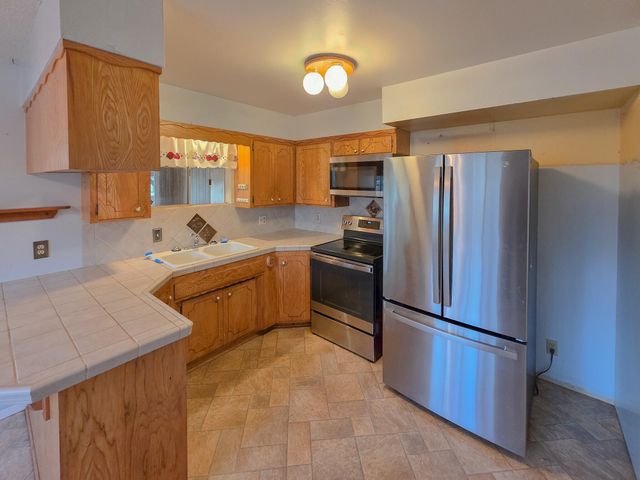 512 Pine Street, Rogue River, OR 97537