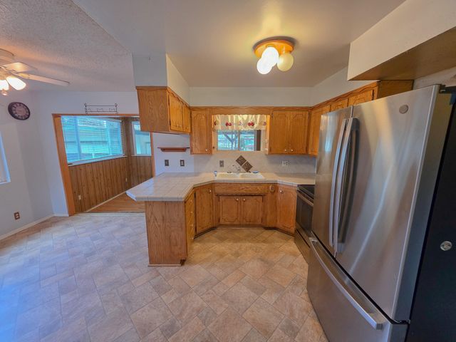 512 Pine Street, Rogue River, OR 97537