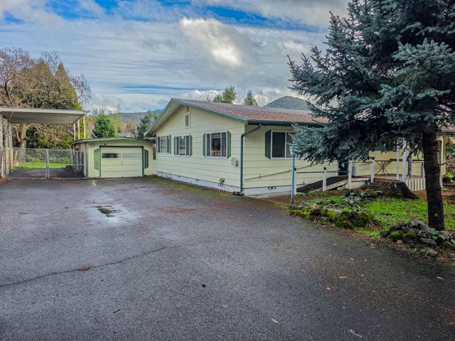 512 Pine Street, Rogue River, OR 97537