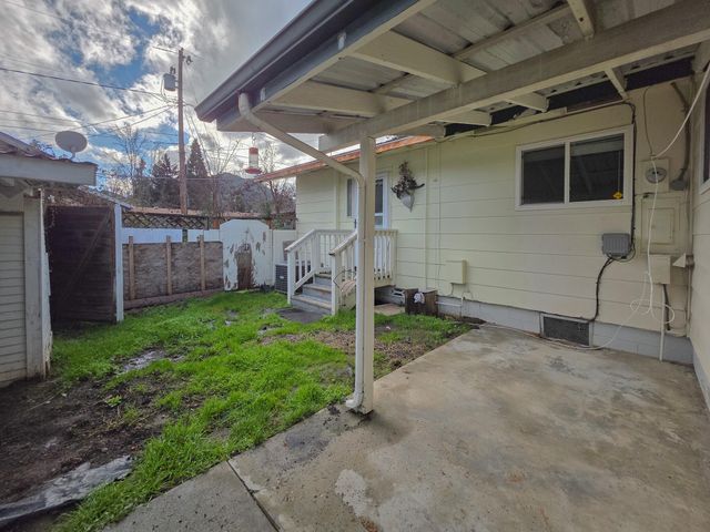 512 Pine Street, Rogue River, OR 97537