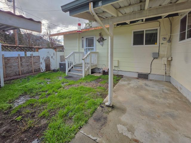 512 Pine Street, Rogue River, OR 97537