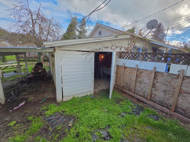 512 Pine Street, Rogue River, OR 97537