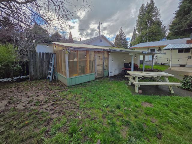 512 Pine Street, Rogue River, OR 97537