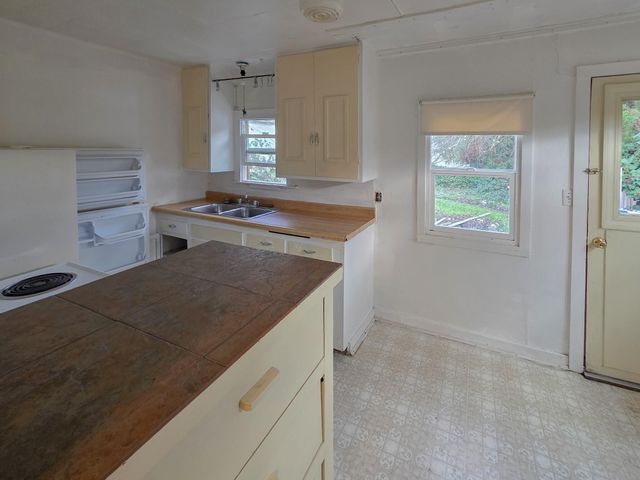 512 Pine Street, Rogue River, OR 97537