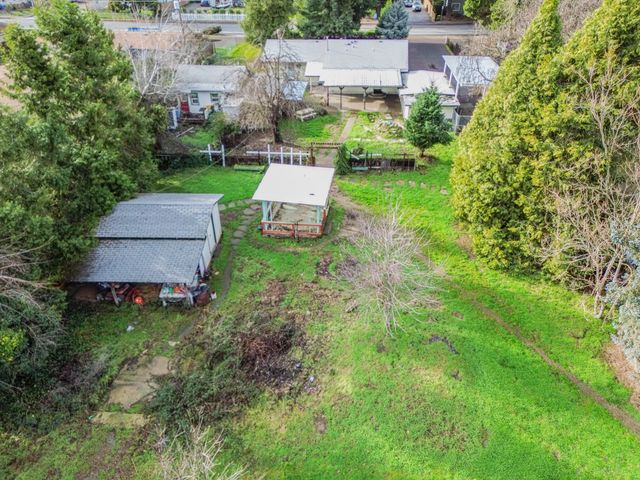 512 Pine Street, Rogue River, OR 97537
