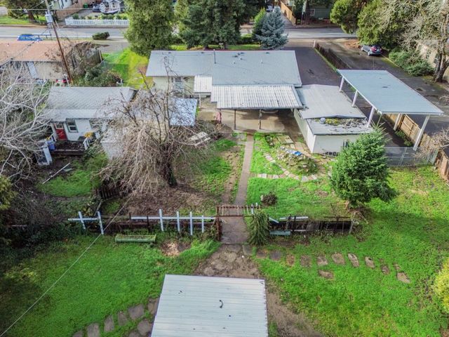 512 Pine Street, Rogue River, OR 97537