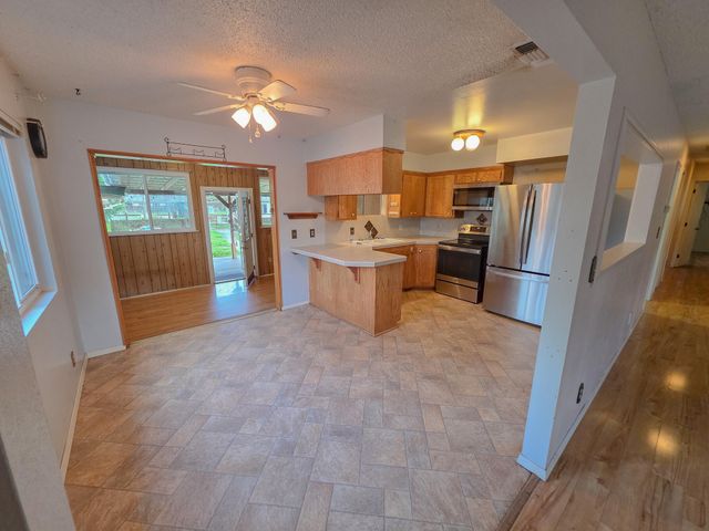 512 Pine Street, Rogue River, OR 97537