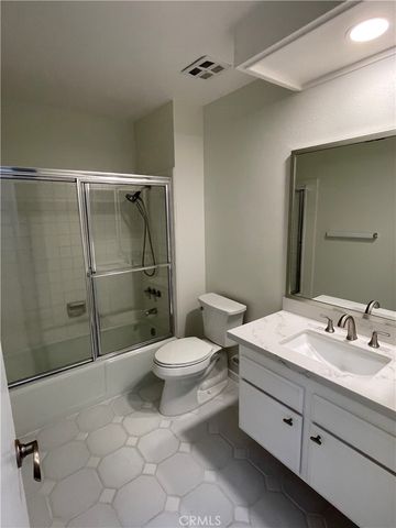 8 Land Fall Court, Newport Beach, CA 92663