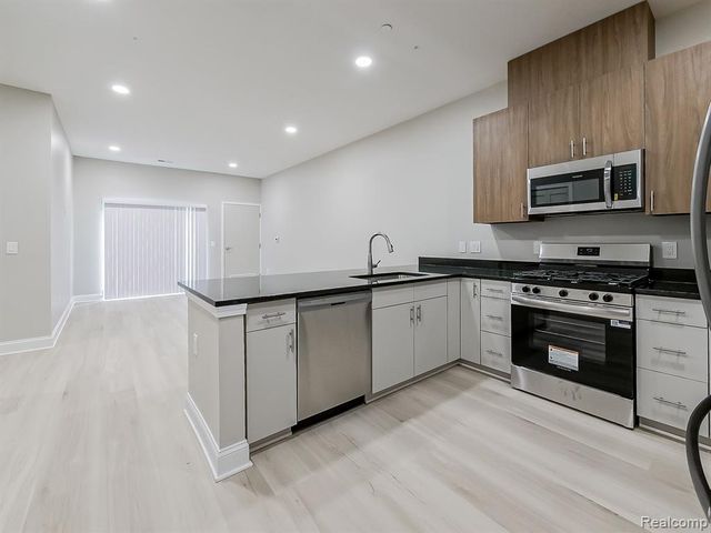 31480 Warren Road 303, Westland, MI 48185