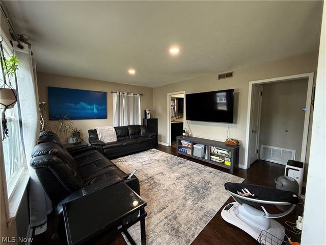 1282 Myrtle Avenue, Cuyahoga Falls, OH 44221