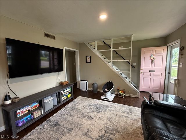 1282 Myrtle Avenue, Cuyahoga Falls, OH 44221