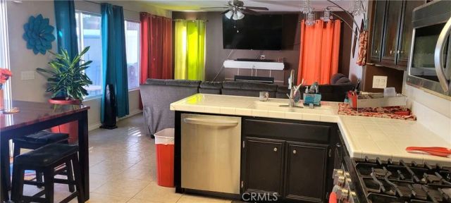 633 Linden Cir, Corona, CA 92879