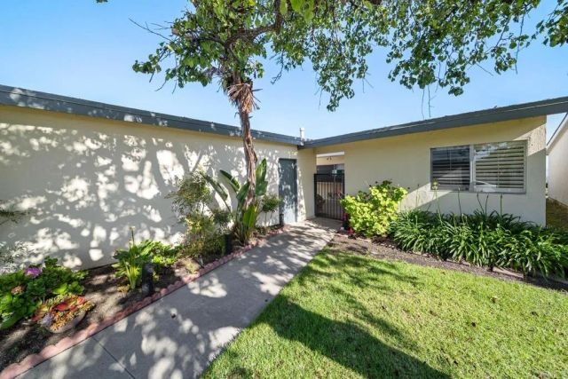 3902 Vista Campana North 22, Oceanside, CA 92057