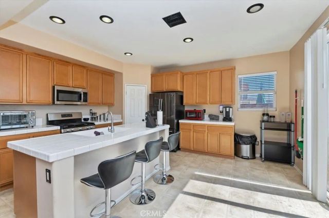 15165 Bluffside Lane, Victorville, CA 92394