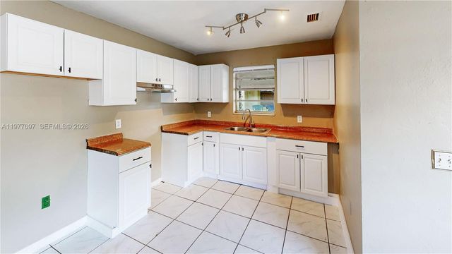 2760 NW 58th St, Miami, FL 33142