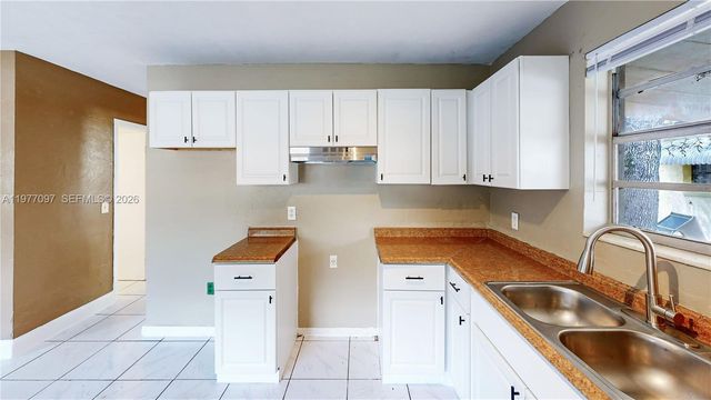 2760 NW 58th St, Miami, FL 33142