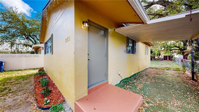 2760 NW 58th St, Miami, FL 33142