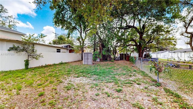 2760 NW 58th St, Miami, FL 33142