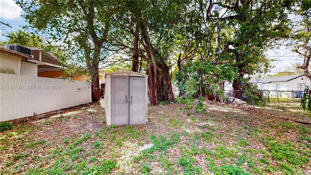 2760 NW 58th St, Miami, FL 33142