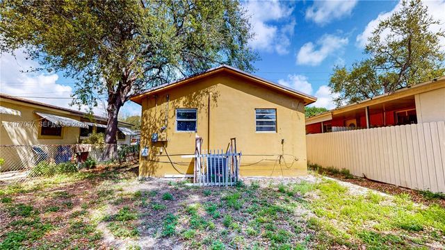 2760 NW 58th St, Miami, FL 33142