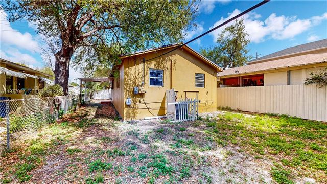 2760 NW 58th St, Miami, FL 33142