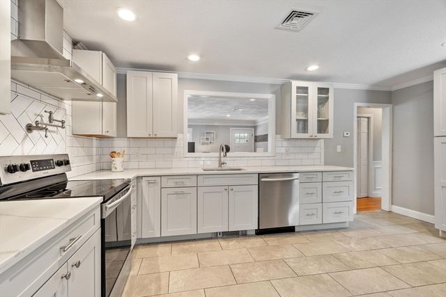 78 Essex Street, Middleton, MA 01949