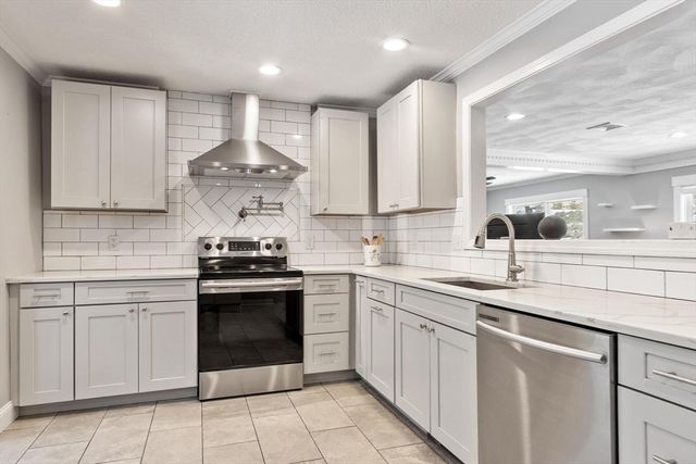 78 Essex Street, Middleton, MA 01949