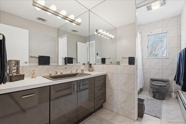 648 Nassau Avenue, Freeport, NY 11520