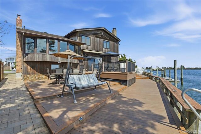 648 Nassau Avenue, Freeport, NY 11520