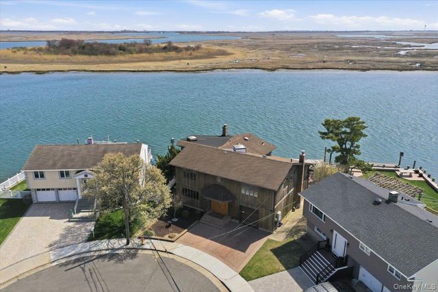 648 Nassau Avenue, Freeport, NY 11520