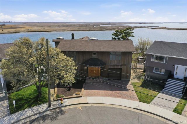648 Nassau Avenue, Freeport, NY 11520