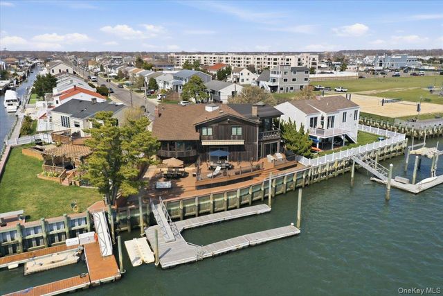 648 Nassau Avenue, Freeport, NY 11520