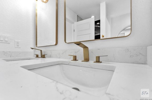 671 Lynx Mountain, San Antonio, TX 78251